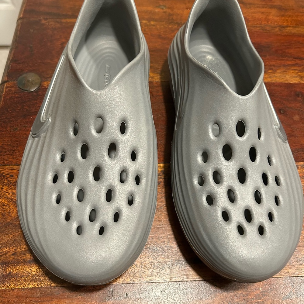 Unisex Nike Rejuven8 Gray Clogs - Picture 3 of 9
